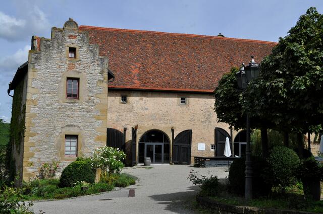 Die Zehntscheuer mit Anbau gehörte früher zum oberen Schloss. | Foto: Daniela Somers
