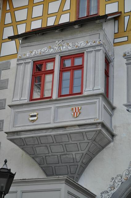 Der Erker des Torhauses mit den Wappen: rechts der für Albrecht von Liebenstein, links der für seine Frau Margaretha von Rosenberg | Foto: Daniela Somers