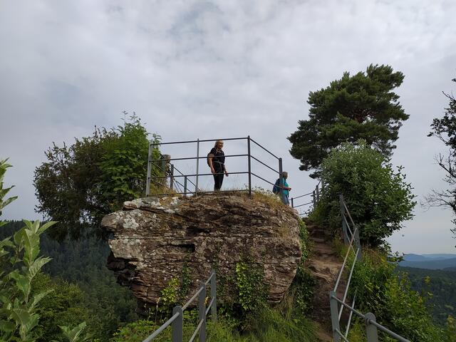 Einer der Aussichtsfelsen auf der Burgruine | Foto: Sigrid Schlottke
