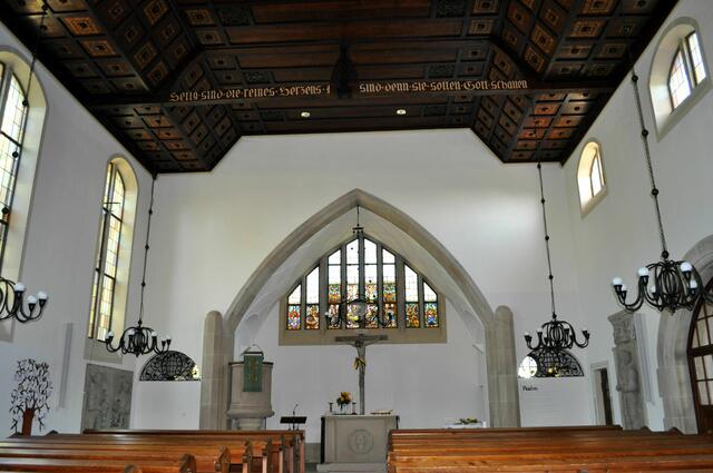 Der Innenraum. Blick durchs Langhaus zum Chor. | Foto: Daniela Somers