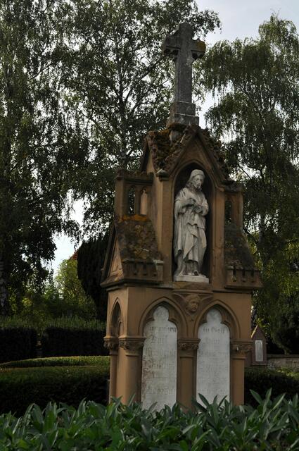 Grabmal der Brüder Bachert. Die Glockengießerei besteht seit 1725 bis zur heutigen Zeit. Viele der Kirchen, die ich in der letzten Zeit besucht habe, hatten Glocken von Bachert. | Foto: Daniela Somers