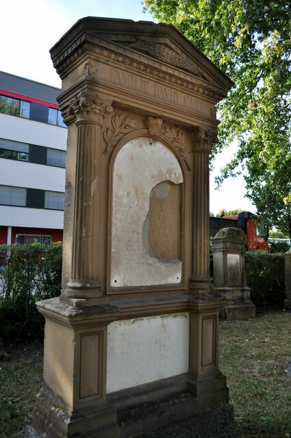 Jüdischer Friedhof. Für mich ist er nicht genug von der Straße abgegrenzt. | Foto: Daniela Somers