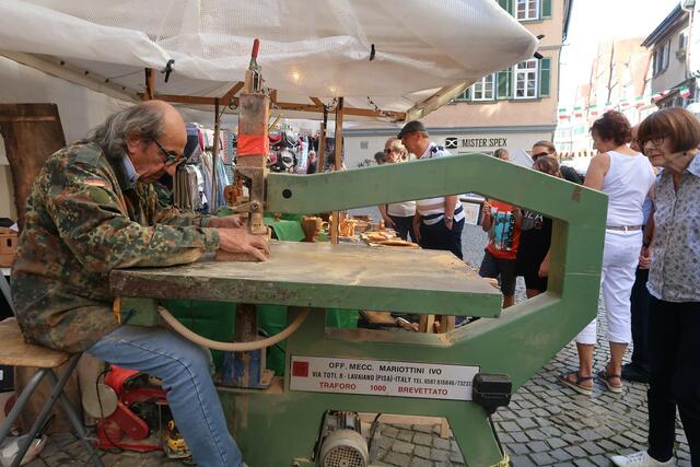 Olivenholz wird vor Ort bearbeitet | Foto: Urheber aller Bilder Anton Bauer