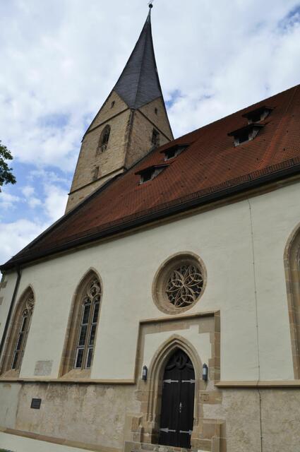 Die Kirche mit Maßwerkfenstern. | Foto: Daniela Somers