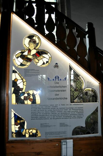 Erklärung zur Glasmalerei der Kirchenfenster. | Foto: Daniela Somers