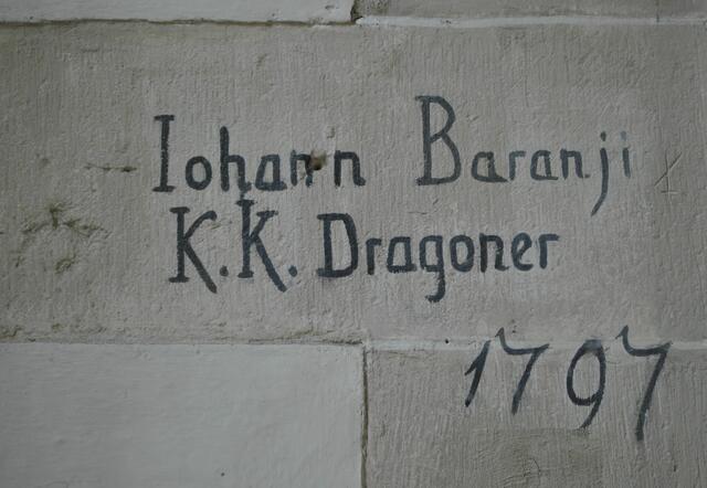 Auch frühere Soldaten haben sich in der Kirche verewigt. | Foto: Daniela Somers