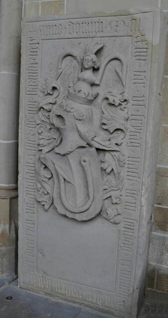 Grabplatte des Marbacher Vogts Dietrich von Anglach von 1464. | Foto: Daniela Somers