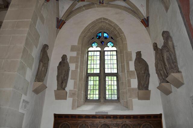 Einige  historische Heiligenfiguren in einer Nische. | Foto: Daniela Somers