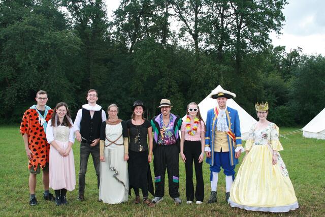 Alle Zeitzeuge der Zeitreise sind zum Fest erschienen | Foto: Fototeam des Zeltlagers