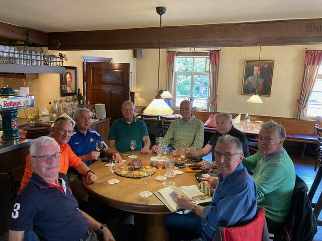 Auf der Weinwanderung im Grimmelshausen-Gasthaus "Silberne Stern" in Oberkirch-Gaisbach | Foto: Hugo Schmalz
