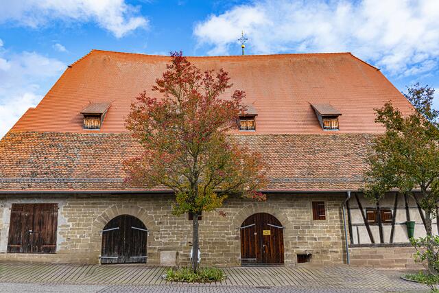 Alte Kelter. Erbaut 1472 - 1475 
Eins der größten Krüppelwalmdächern Württembergs | Foto: ehw