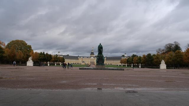Das Karlsruher Schloß und Museum. | Foto: Eduard Warenik