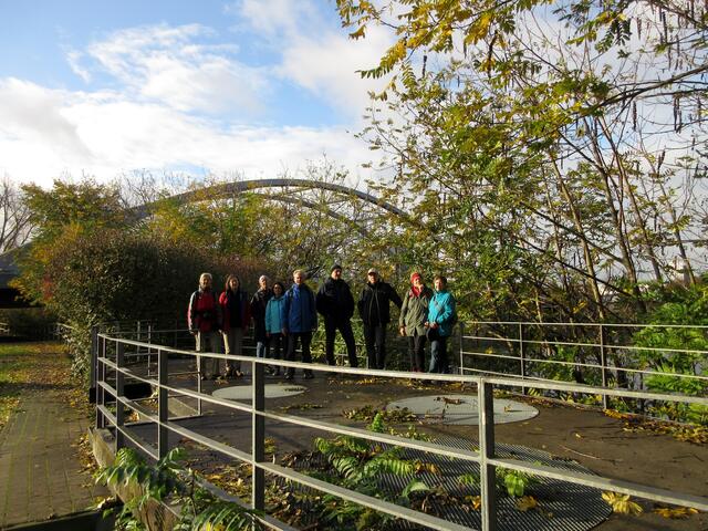 Im Hintergrund Karl-Nägele-Brücke, Aussichtsplattform Hafen | Foto: WandernGabyErich
