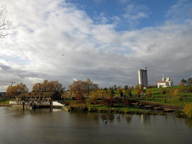 Hubschrauber verfolgt Vogel über den Neckarbogen | Foto: WandernGabyErich