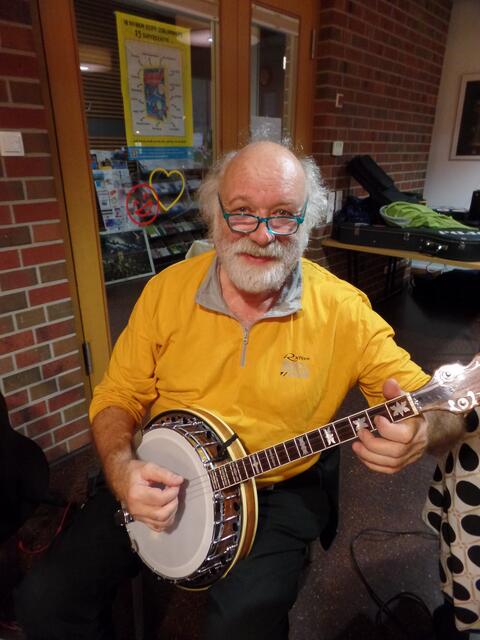 Hans-Jürgen Hepting sorgte am Tenorbanjo für zündenden Rhythmus.
 | Foto: privat