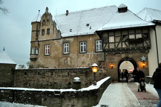 Mit Schnee sieht die Burg noch romantischer aus. | Foto: Daniela Somers