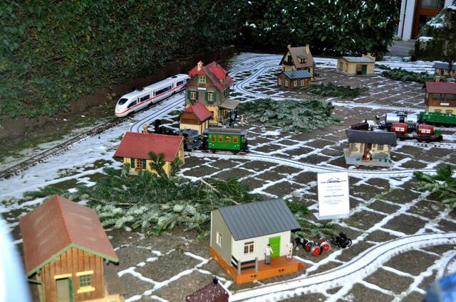 In Donnbronn hält der ICE. | Foto: Daniela Somers