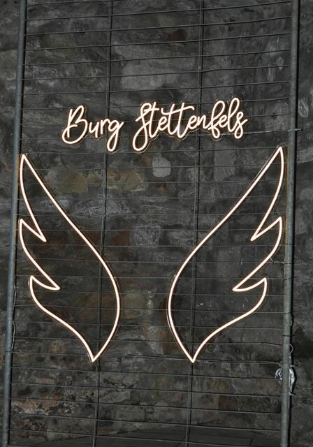 Es gibt auch eine Selfiewand. Da kann man sich dann zum Engel machen. | Foto: Daniela Somers