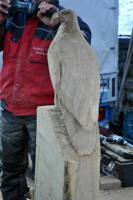Holzkünstler bei der Arbeit zugeschaut. | Foto: Daniela Somers