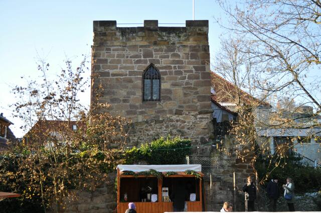  Geisterturm im Kernerhausgarten. Bei dem kleinen Markt war für das leibliche Wohl gesorgt. | Foto: Daniela Somers