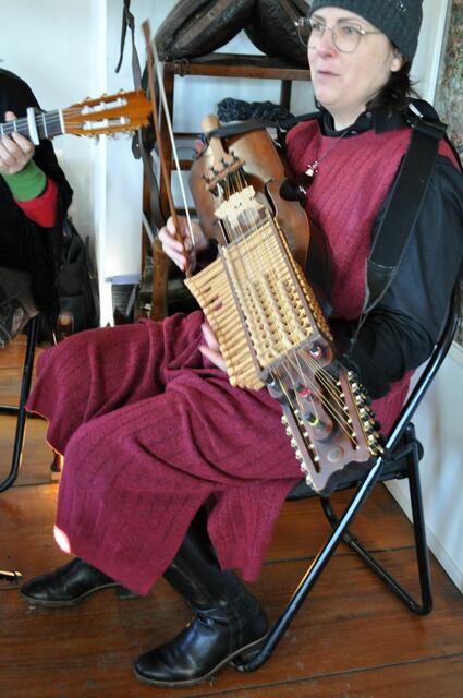 Ein sehr interessantes Musikinstrument. Die Nyckelharpa. | Foto: Daniela Somers