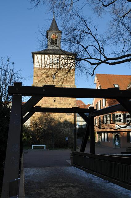 Brücke über den Saubach (Stadtseebach). Dahinter der alte Wachturm. | Foto: Daniela Somers