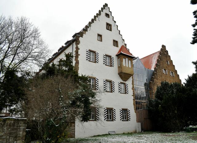 Links das Amtshaus, rechts das Bandhaus. | Foto: Daniela Somers
