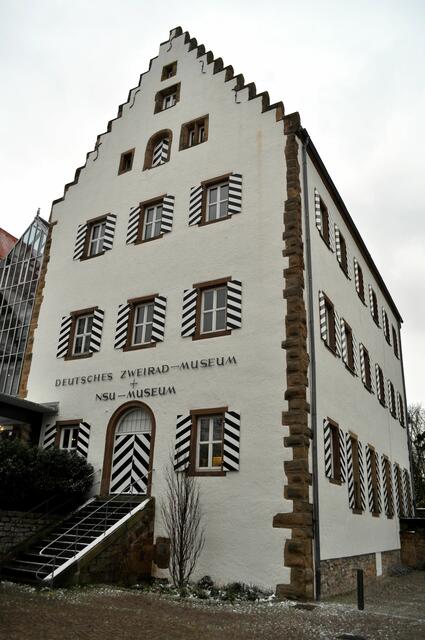 Amtshaus. Auch Saalbau, Palas oder Steinhaus genannt. Heute Teil des Zweiradmuseums. | Foto: Daniela Somers