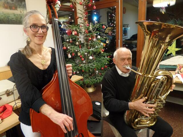 An den Bassinstrumenten warten Katja Bönninghoff und Eppe Leptig auf ihren Einsatz.
 | Foto: privat