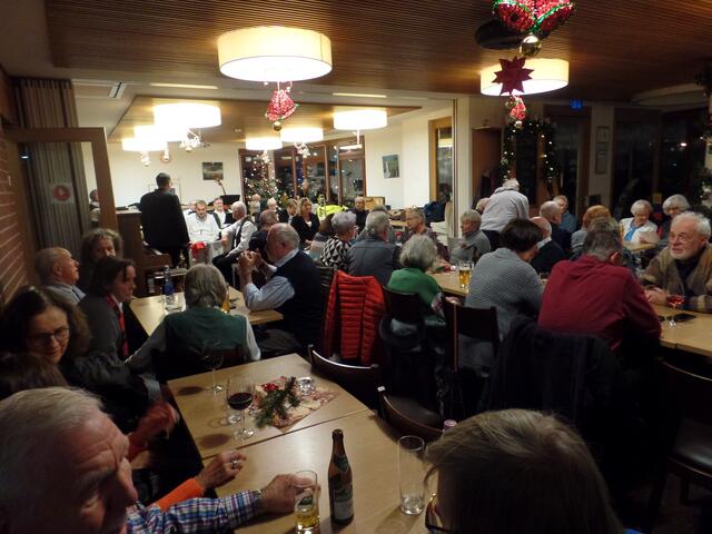 "Swinging Christmas"  im Mehrgenerationenhaus und der Gastraum der ehemaligen Genusswerkstatt war bis auf den letzten Platz besetzt. | Foto: privat