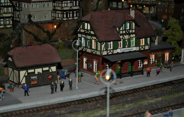 In Zierngiebelhausen kommt die Bahn noch pünktlich | Foto: Daniela Somers