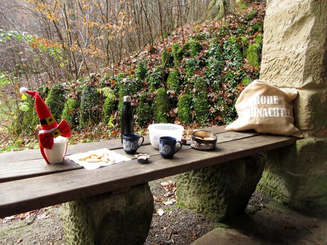 Mit Duftkerzen, Plätzchen, Tee, Kaffee und Glühwein, wird es dann ganz schnell heimelig und doch besinnlich. | Foto: WandernGabyErich