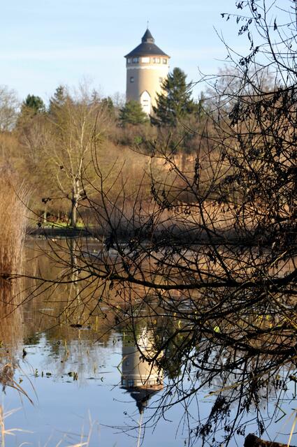 Der Wasserturm spiegelt sich so schön im Wasser. | Foto: Daniela Somers
