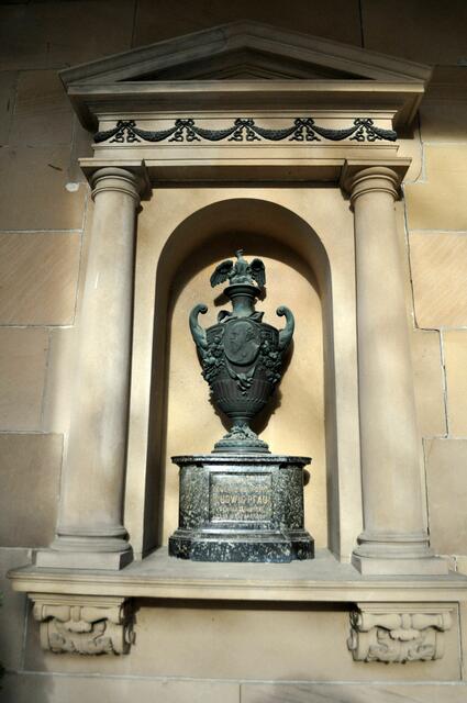 Schmuckurne zur Erinnerung an Ludwig Pfau. | Foto: Daniela Somers