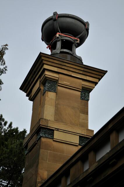 Einer der Türme mit Feuerschale | Foto: Daniela Somers