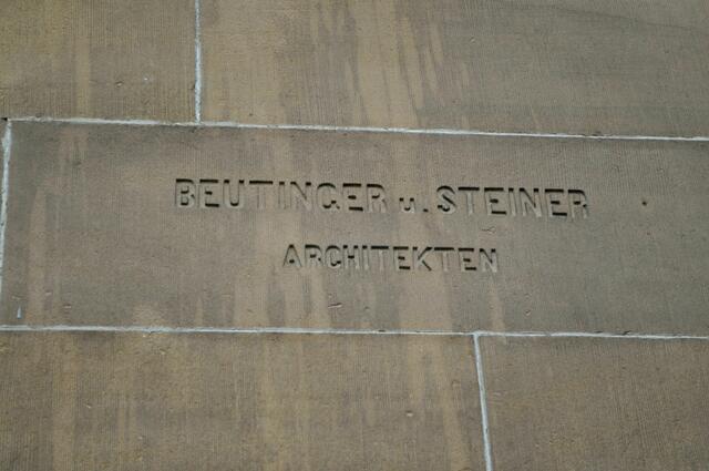 Am Gebäude verewigt. | Foto: Daniela Somers