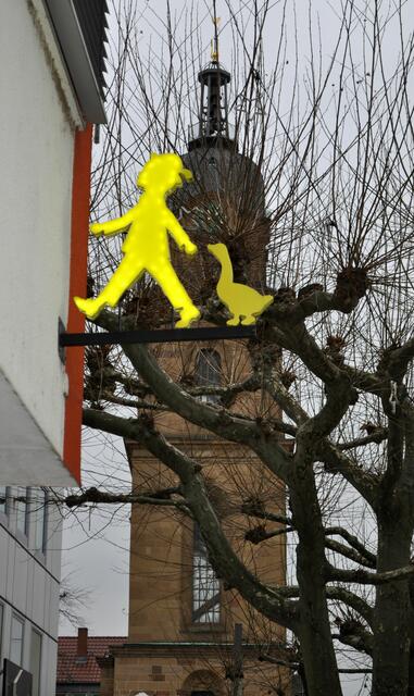 Leuchtreklame vor dem Hafenmarktturm. | Foto: Daniela Somers