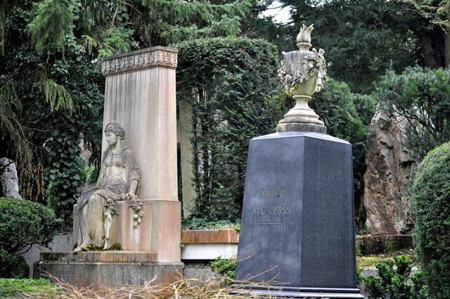 Das Familiengrab von Cluss. Heinrich Cluss erbaute den Wilhelmsbau. Seine Tochter Marie Henriette Cluss heiratete den Direktor der 1853 gegründeten Heilbronner Zuckerfabrik, Andreas Faißt und wohnte in der Villa Faißt. Heute Weinvilla. Adolf Cluss war ein berühmter Architekt in den USA und August Cluss gründete die Cluss-Brauerei. Die Direktorenvilla ist in der Cäcilienstrasse zu sehen. Aber es gibt auch eine Clußstrasse und die Adolf- Cluss- Brücke. | Foto: Daniela Somers