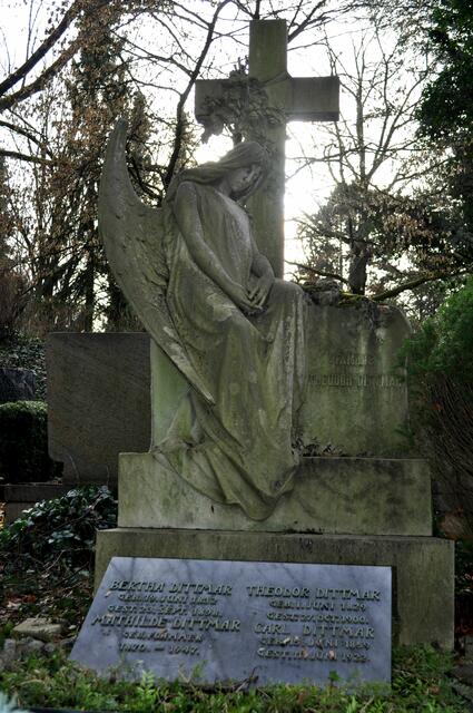 Grabanlage der Familie Dittmar. Theodor Dittmar lies die Villa Dittmar in der Dittmarstrasse bauen. | Foto: Daniela Somers