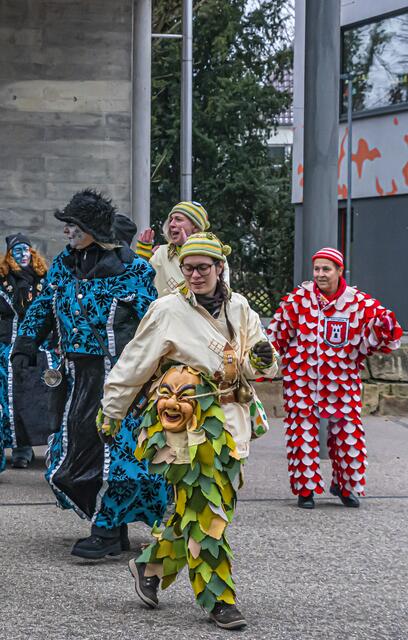 Beim Tanzen machen alle Gruppen mit - schön bunt gemischt | Foto: ehw