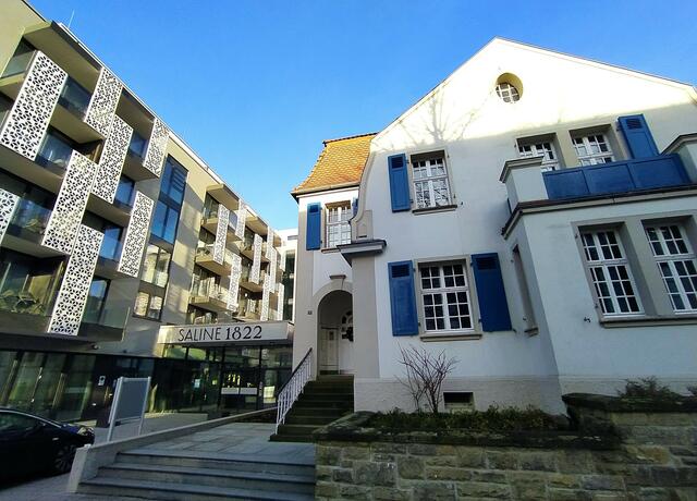 Die historische und unter Denkmalschutz stehende Villa Botsch ist umbaut vom modernen Hotel Saline 1822 | Foto: sigischlottke