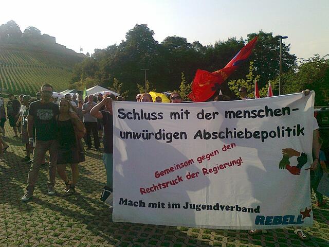 Schon seit vielen Jahren engagiert sich der Jugendverband REBELL für die Solidarität mit Flüchtlingen gegen die menschenverachtende Abschiebepolitik. Bild: Weinsberg, 2017 | Foto: MLPD