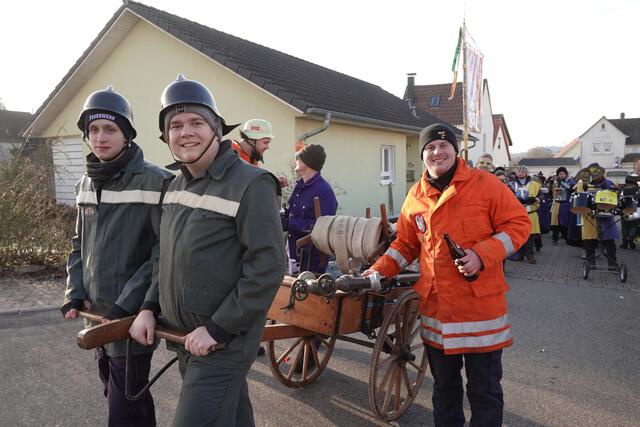 Das ist sie, die freiwillige Feuerwehr der Salzstadt. Und ehrlich, wenn´s darauf ankommt wird nicht mit Bier gelöscht. Das wäre viel zu schade und zu gut. | Foto: Hans Peter Schmitt