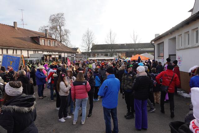 Ein letzter Blick auf den Platz. Und in der Jahnhalle tobt die Kinder-Faschingsparty.  | Foto: Hans Peter Schmitt