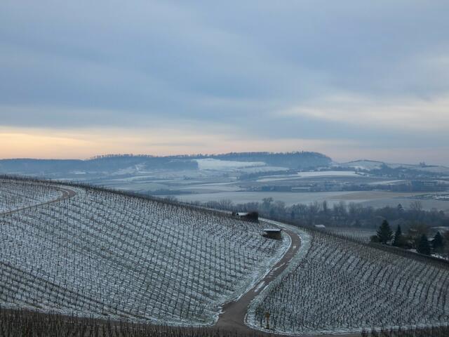 Je höher wir hinaufsteigen, um so toller wird die Aussicht beim Rückblick.  | Foto: sigischlottke