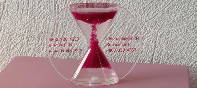 Kuriose Sanduhr - läuft von unten nach oben. | Foto: Heidrun Rosenberger