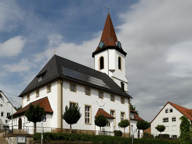Bartholomäuskirche mit zusätzlicher Sonnenuhr - Nordheim | Foto: c uschipohl
