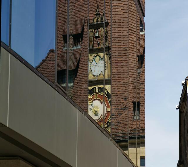 Spiegelung der Heilbronner Kunstuhr | Foto: c uschipohl