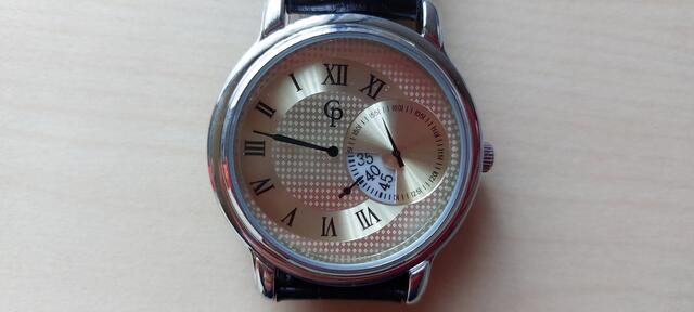 Armbanduhr mit drehendem Sekundenziffernblatt. | Foto: Heidrun Rosenberger