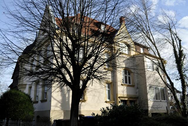 Das Schönste der drei Häuser. Es hat zwei Seitenrisalite mit hohen geschweiften Giebeln. | Foto: Daniela Somers